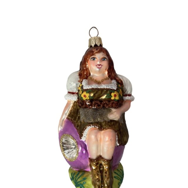 , christmas, kerst, kerst decoratie, kerstbal, kerstinsptiratie, kerstboom , christmastree, sitting on a reflex, op een deukbal , folkgirl, poesje, lace bonnet, christmasnostalgia, kerstnostalgie, glassornament, glazen kerstdecoratie, Christel Dauwe collection