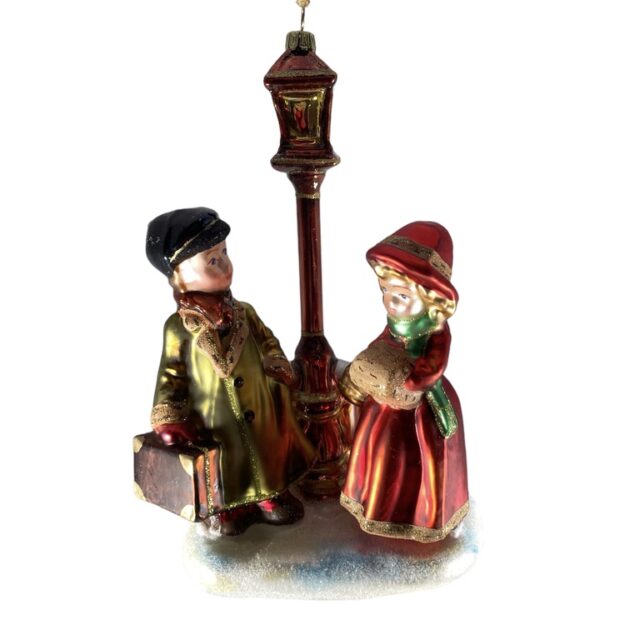 victorian atmosphere, nostalgia, walk in the park, under the lantarn, kerst, kerstversiering, christmas, christmasdecoration, xmastoy, glassornament, kerstboom, christmastree, christmas magic, kerstsfeer