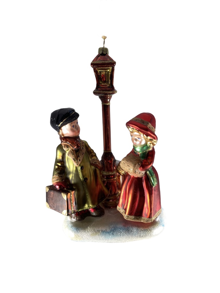 victorian atmosphere, nostalgia, walk in the park, under the lantarn, kerst, kerstversiering, christmas, christmasdecoration, xmastoy, glassornament, kerstboom, christmastree, christmas magic, kerstsfeer