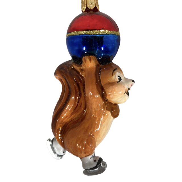 Andere dieren : eekhoorn met kerstbal