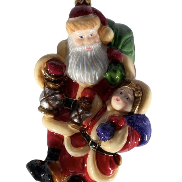 old and young santa, oude en jonge kerstman, kerstboom, kerstgeschenk, stocking, christmas, christmasdecoration, christmastree, down the chimney, christmastoys, kerstversiering, working together