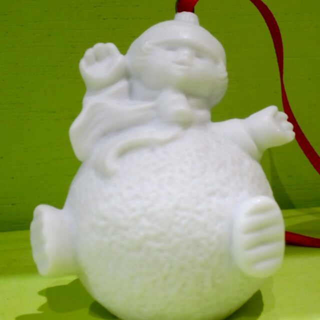 snowball, snowfun, let it snow, sneeuw, sneeuwbal, sneeuwpret, , nature, forest, natuur, bos, having fun, kerst, christmas, christmasdecoration, kerstversiering, xmastoys, christmastoys, holiday seson, kerstperiode, santa claus, kestman, saint nick, father christmas weihnachtsmann, decoration de noël, natal