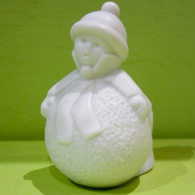 snowball, snowfun, let it snow, sneeuw, sneeuwbal, sneeuwpret, , nature, forest, natuur, bos, having fun, kerst, christmas, christmasdecoration, kerstversiering, xmastoys, christmastoys, holiday seson, kerstperiode, santa claus, kestman, saint nick, father christmas weihnachtsmann, decoration de noël, natal