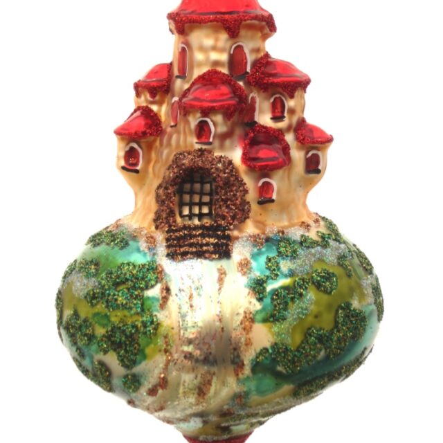 castle, kasteel, building, gebouw, fairytale, sprookje, chritmas magic, kerstmagie, wonderland, glass ornament, santa claus, kerstman, kerstmis, christmas, chritmasdecorations, kerst versiering, xmastoys, kerstinspiratie, christmasinspiration, decofun, christmascountdown