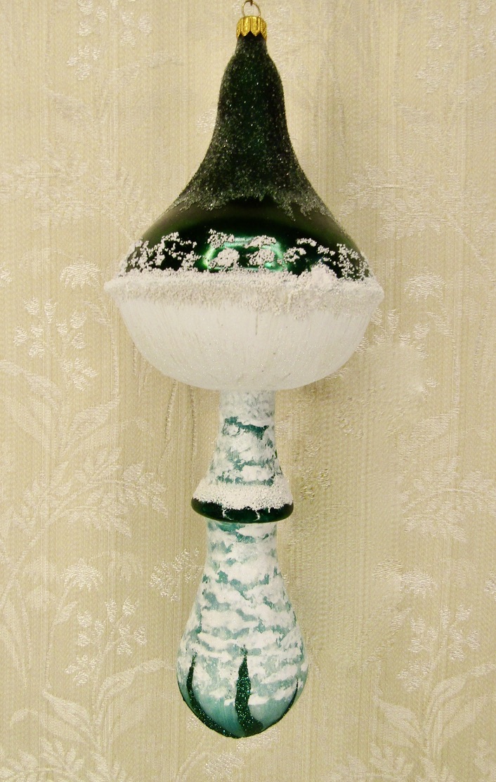 giant mushroom, gigantische paddestoel, fauna en flora, nature, forest, natuur, bos, fairytale, sprookje, chritmas magic, kerstmagie, wonderland, glass ornament, santa claus, kerstman, kerstmis, christmas, chritmasdecorations, kerst versiering, xmastoys, kerstinspiratie, christmasinspiration, decofun, christmascountdown