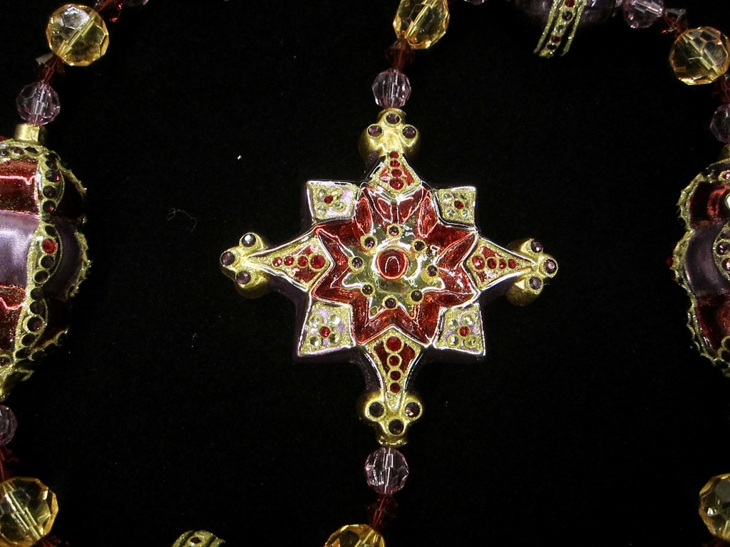 chritmas gerland, kerst ketting,kerst slinger, swarowski stones, ster, star, santa claus, kerstman, christmastree, kerstboom, glass ornaments, snowman, sneeuwman, holdiay season, winterdecorations,
