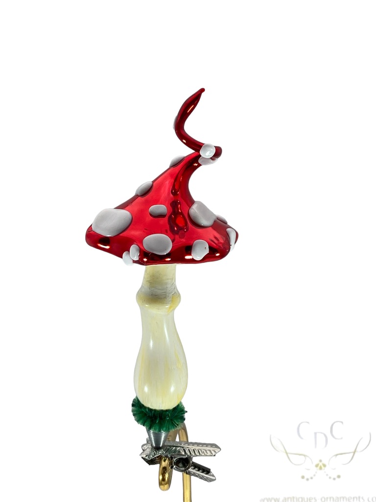 Toadstool, paddestoel, mushroom, vliegenzwam, hkerst, kerstboom, kerstmis, kerstsfeer, christmas, christmasatmosphere, No christmastree without a bunch of mushrooms.