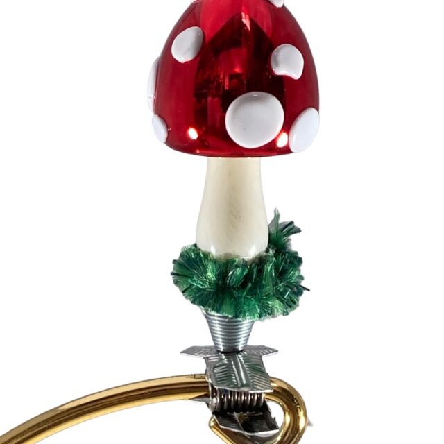 Toadstool, paddestoel, mushroom, vliegenzwam, hkerst, kerstboom, kerstmis, kerstsfeer, christmas, christmasatmosphere, No christmastree without a bunch of mushrooms.