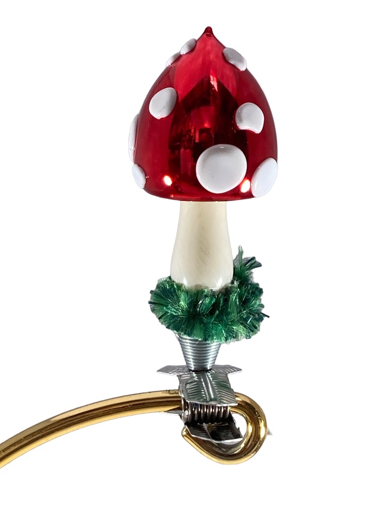 Toadstool, paddestoel, mushroom, vliegenzwam, hkerst, kerstboom, kerstmis, kerstsfeer, christmas, christmasatmosphere, No christmastree without a bunch of mushrooms.