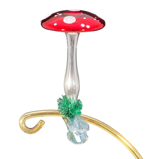 Classic toadstool chirstmasdecoration to embellish your home with just that little sparkle. every christmastree needs the bunch of toadstool glassornaments to stand out against all the shapes and colors just to bring b&lance to the decorations.