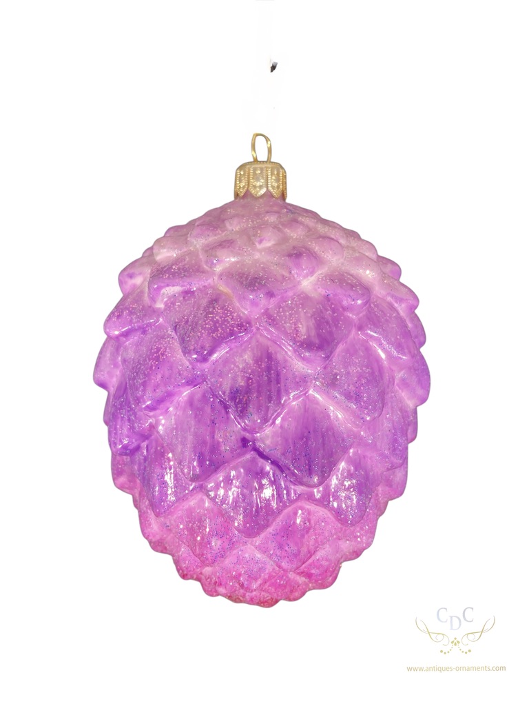 Pine con, denneappel, de klassiekers geen kerstboom zonder denneappel, alhoewel de kelur afwijkt van de natuur is hij een absolute must-have voor de kitsch kerst fanaten.