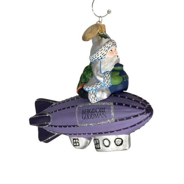 Bergdorf-goodman, zepplin, santa claus, kerstman, transport, christmasdecoration, kerstversiering, kerstornament, christmasornament, glass ornament, christmastoys, holiday season, kerstboom, christmastree, winterseason, winterwonderland,