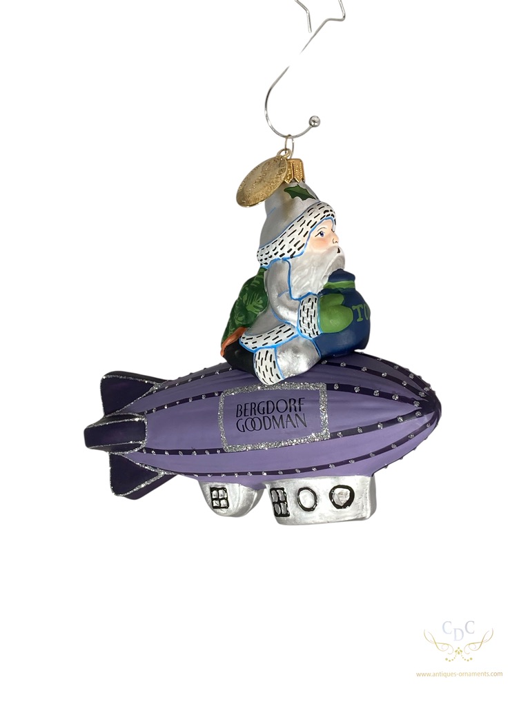 Bergdorf-goodman, zepplin, santa claus, kerstman, transport, christmasdecoration, kerstversiering, kerstornament, christmasornament, glass ornament, christmastoys, holiday season, kerstboom, christmastree, winterseason, winterwonderland,