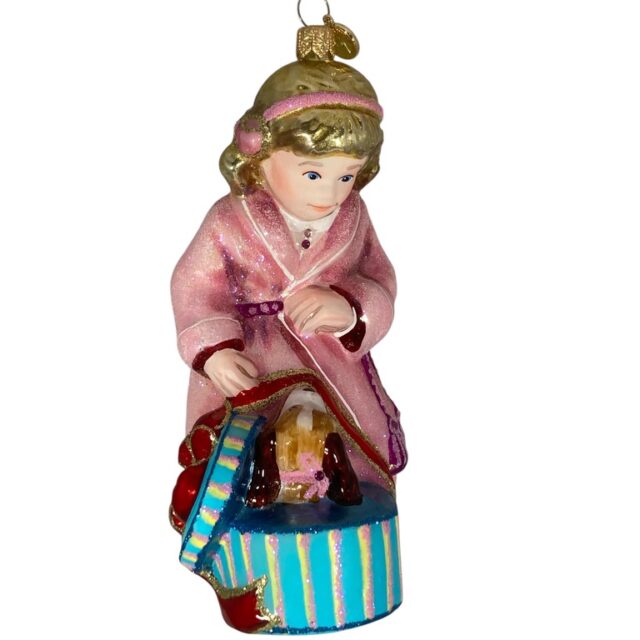 Puppy love, girl with puppy, christmas surprise, christmasdecoration, kerstversiering, christmastree, kerstboom, glassornaments