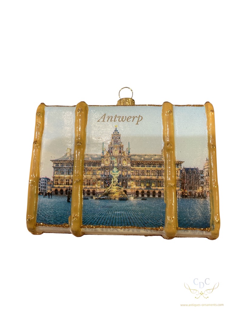 Antwerp suitcase for the tourist who want to remember their visti to our city by using a christmas ornament.