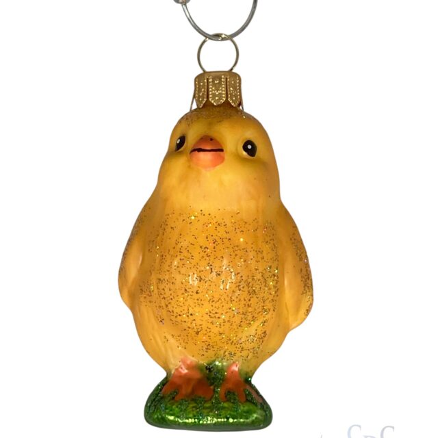 Three little chicks eager to become your favorite easter decoration. While they can easily blend into your christmas decor as well.