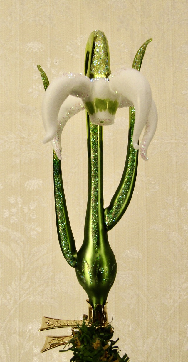 fair maid, sneeuwklokje, bloem, flower, spring is in the air, chrismtas decoration, easter decoration, christmastree, santa claus