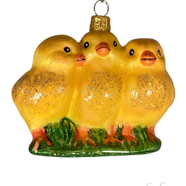 Three little checks eager to become your favorite easter decoration. While they can easily blend into your christmas decor as well.