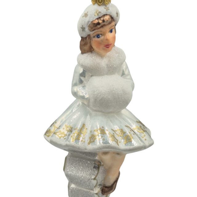 Suzy snowflake, based on a song, this glass ornament is a real treasure. the perfect Christmasornament for everybody's christmastree !!!! A new piece bringing the 50. ies. nostalgia