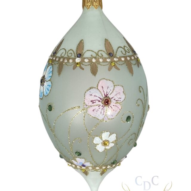 Bedazzled glassornament made by the best european artists. A moent of tranquility i n your christmas decor