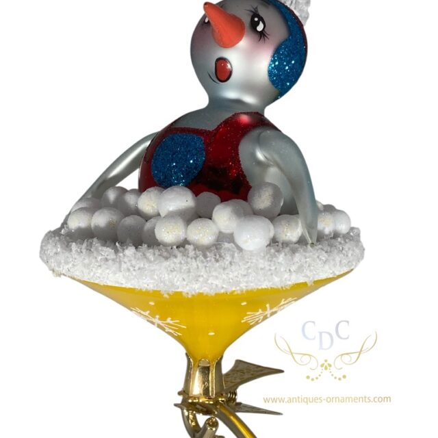 This snowman is scared he really is afraid to melt. A wonderful christmas decoration which makes you think that nothing is forever.
