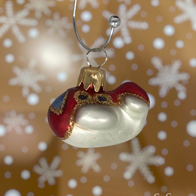 When you say cute, you mean this christmasornament.