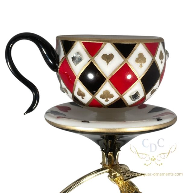 this cup is inspired by a card gamwe which was inspired by Alice in Wonderland. I just love it to be a clip-on as you. never have enough clip-ons in your christmas tree.