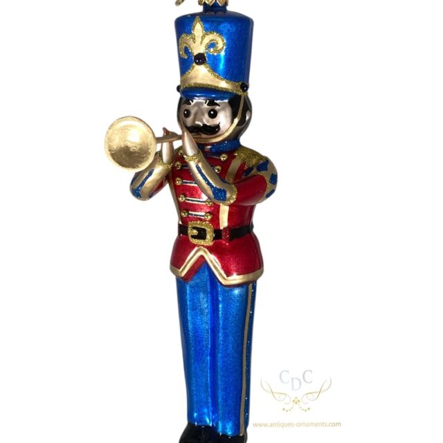 5519 Soldier with trumpet Soldier with trumpet, who delicate he is blowing his instrument, making musci so that all would gather round the christmas tree.