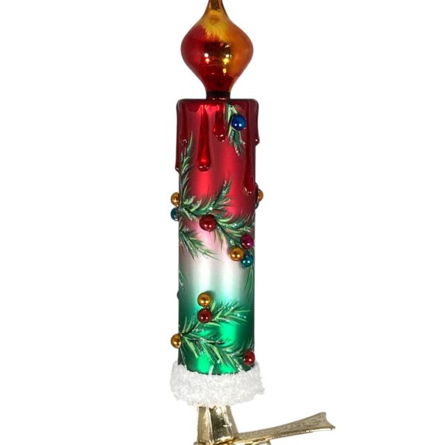 Exquisite candle with pine deco, the perfect balance between grace and elegance, to lift up your christmas decor.