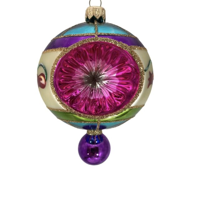 Classic christmasmdecoration in a new suit